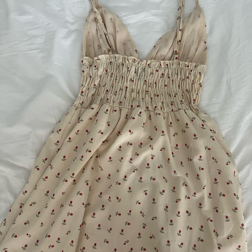 Princess Polly Roses Dress - Picture 2 of 3